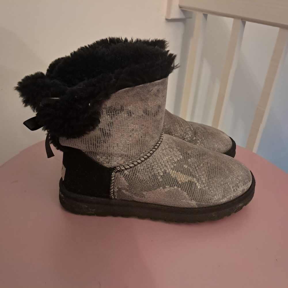 UGG Boots Women's 6 Snakeskin Print Bailey Bow Toe Short Black Fur Cozy Winter